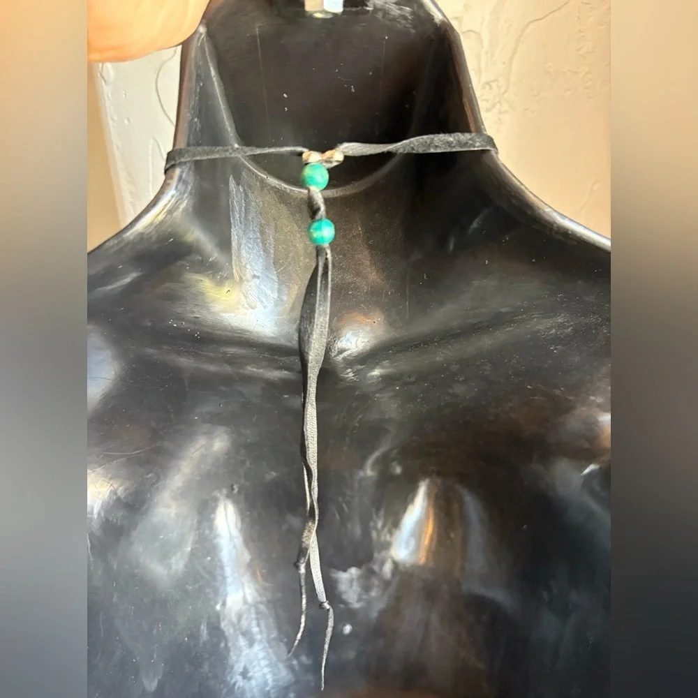 Vintage unbranded western leather turquoise necklace. Stunning piece - Picture 5 of 5